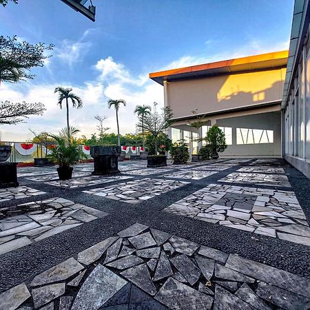 Prima Sr Hotel & Convention Yogyakarta Sleman  Exterior foto