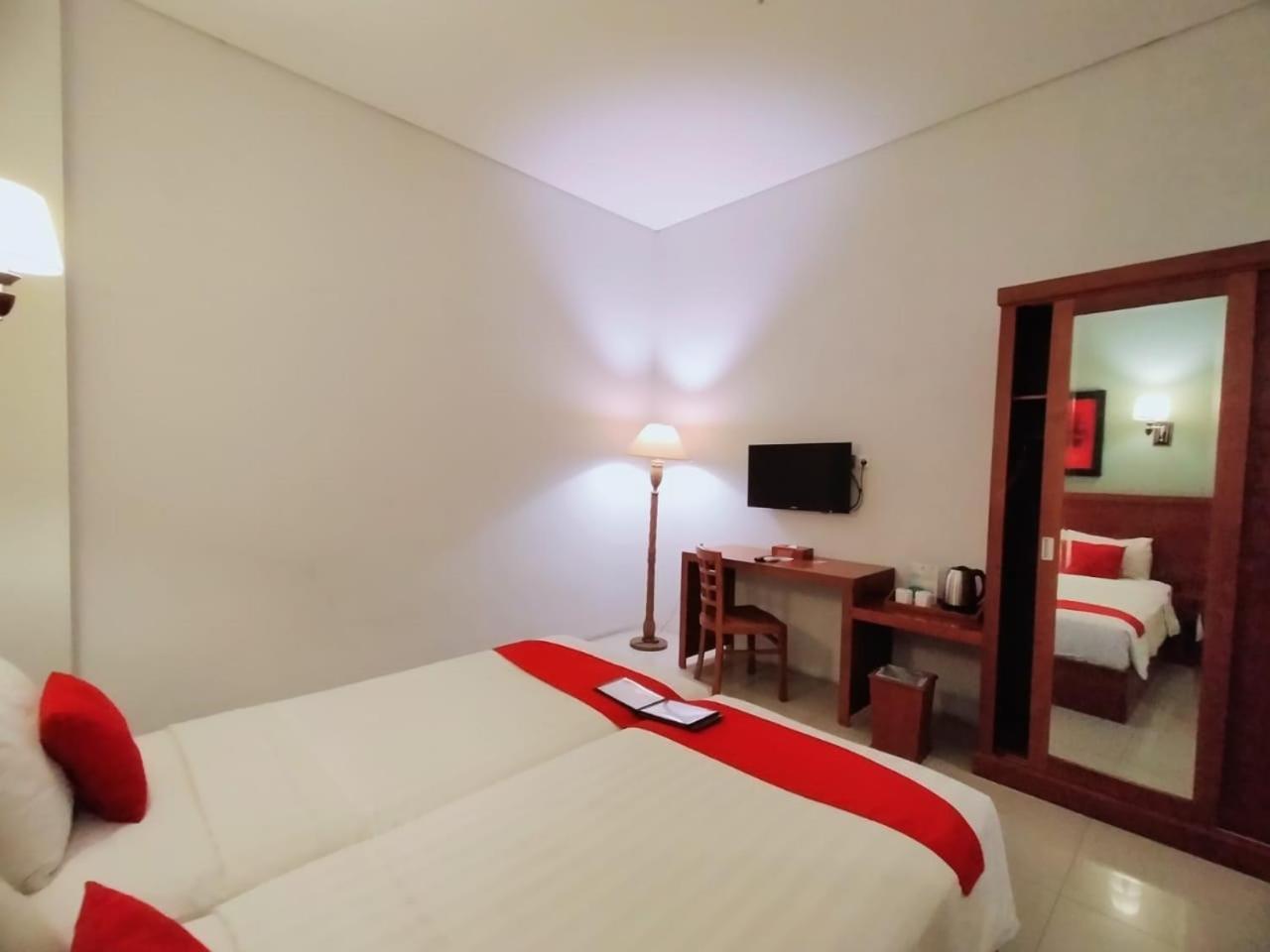 Prima Sr Hotel & Convention Yogyakarta Sleman  Exterior foto