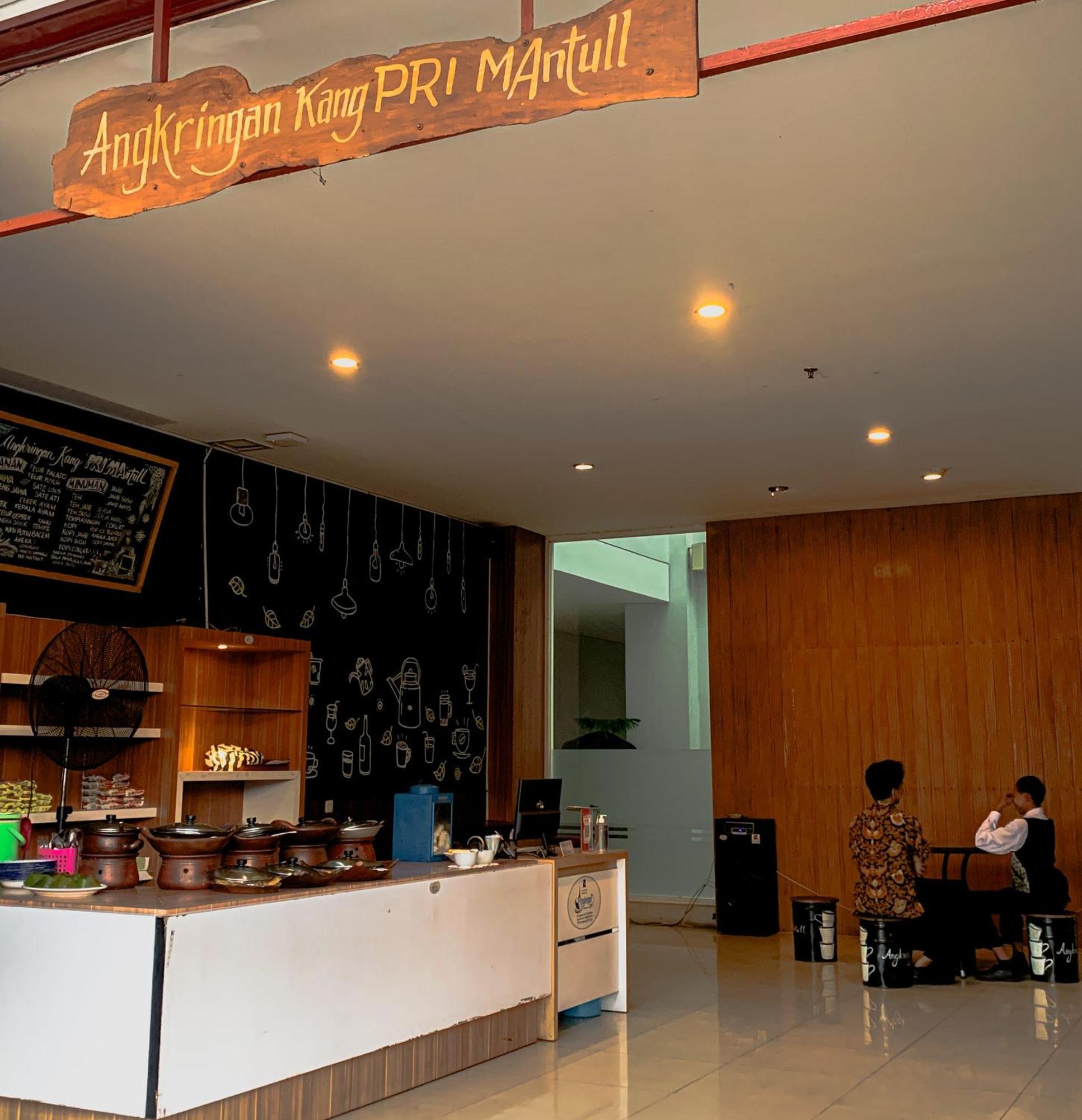 Prima Sr Hotel & Convention Yogyakarta Sleman  Exterior foto