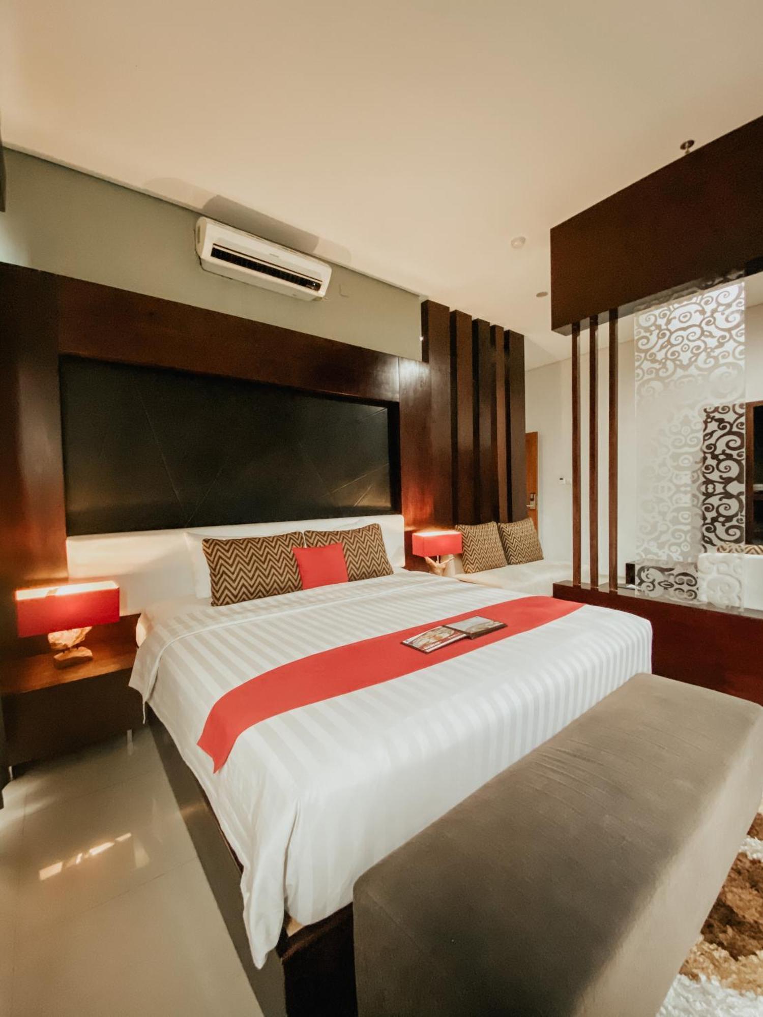 Prima Sr Hotel & Convention Yogyakarta Sleman  Exterior foto