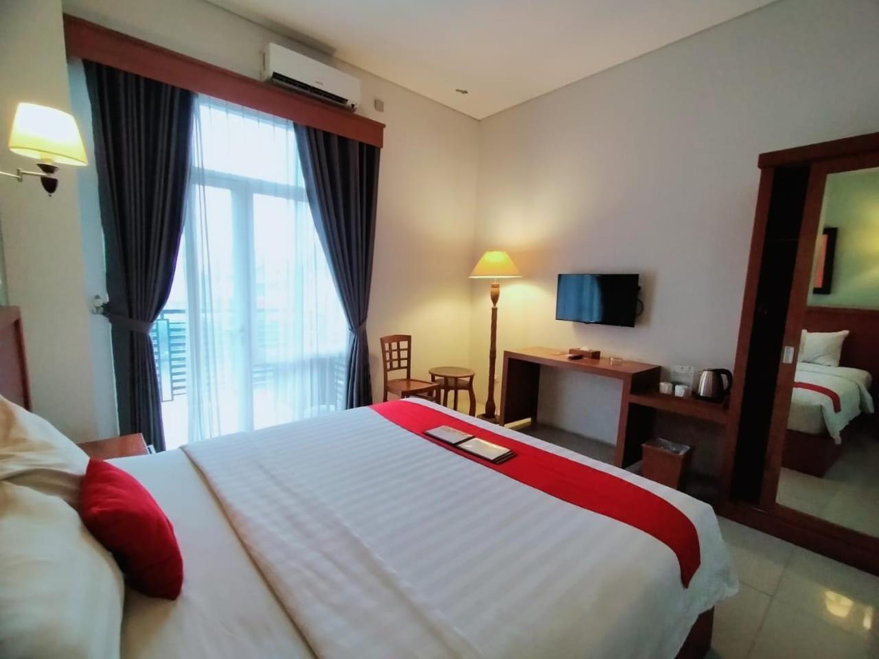 Prima Sr Hotel & Convention Yogyakarta Sleman  Exterior foto
