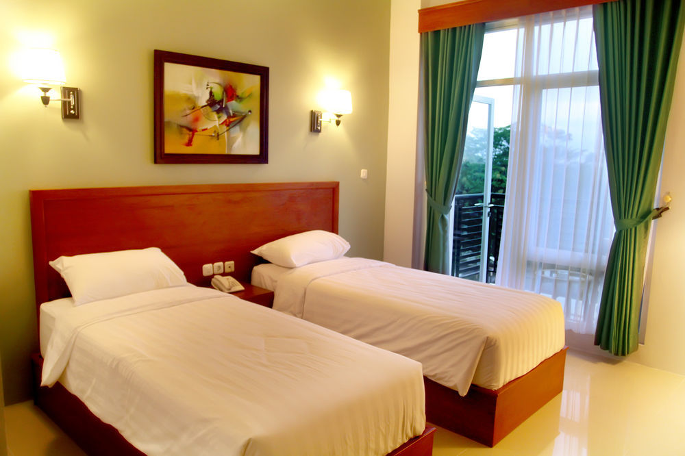 Prima Sr Hotel & Convention Yogyakarta Sleman  Exterior foto