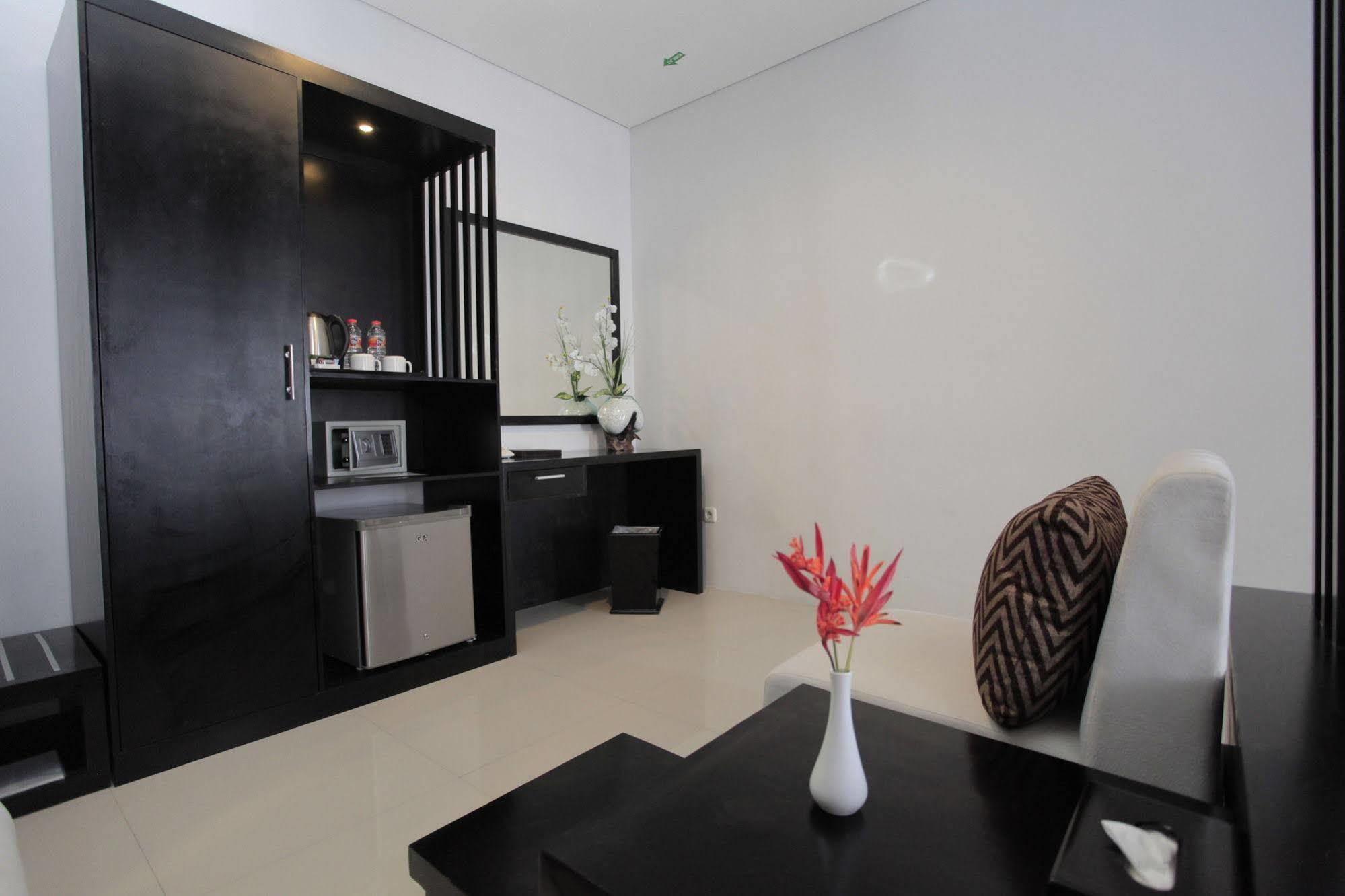 Prima Sr Hotel & Convention Yogyakarta Sleman  Exterior foto