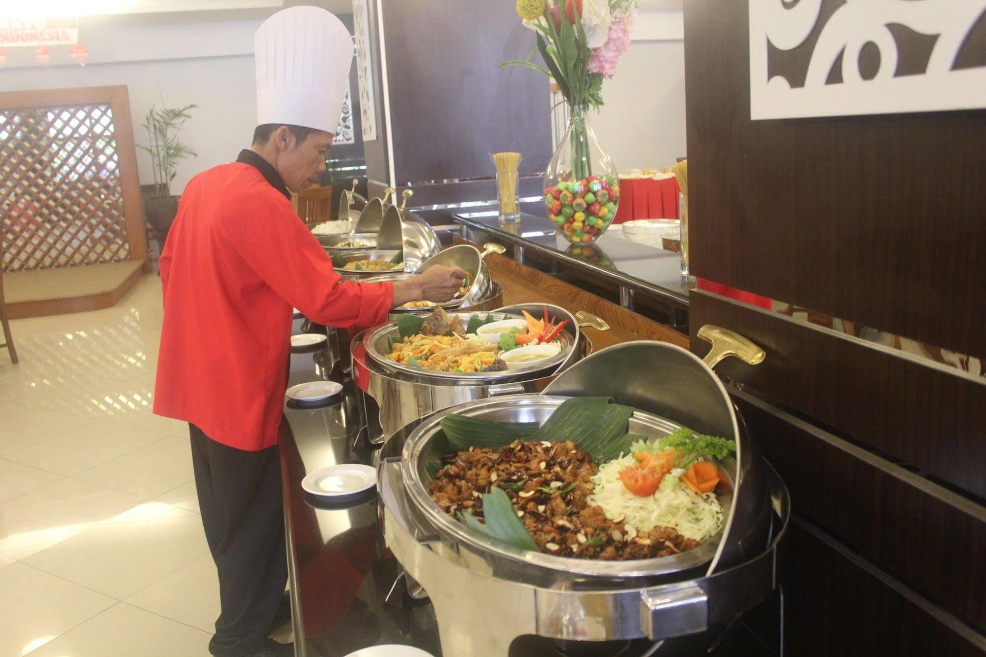 Prima Sr Hotel & Convention Yogyakarta Sleman  Exterior foto